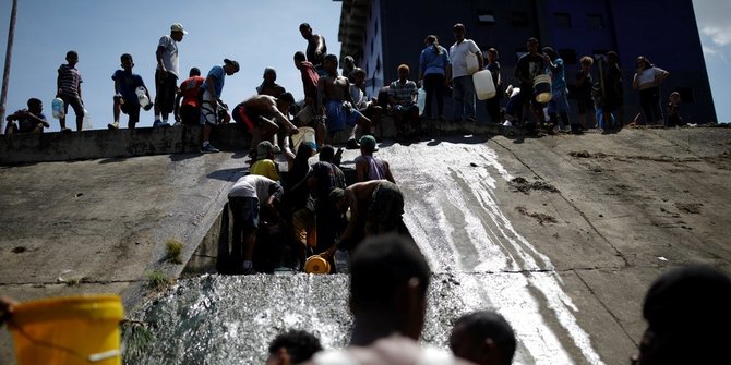 Suasana Mencekam Venezuela, Warga Menjarah Sampai Mengais Makanan Sisa