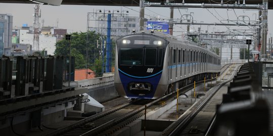 Serunya 30 Menit Menjajal MRT