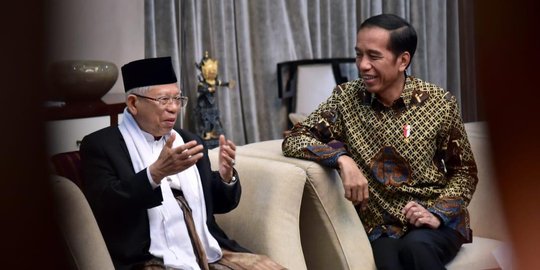 Bertemu di Istana, Jokowi-Ma'ruf Amin Ngobrol Santai