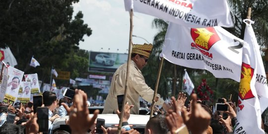 Kampanye di Riau, Prabowo Diberi Tanjak Warna Emas