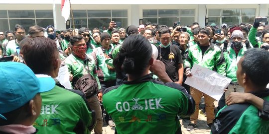 Protes Pemberlakuan Tarif, Ratusan Pengemudi GOJEK Solo Raya Demo
