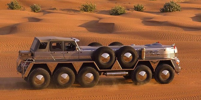 Kolektor Mobil Mewah Abu Dhabi Rakit Mobil SUV Nyentrik Berukuran Raksasa