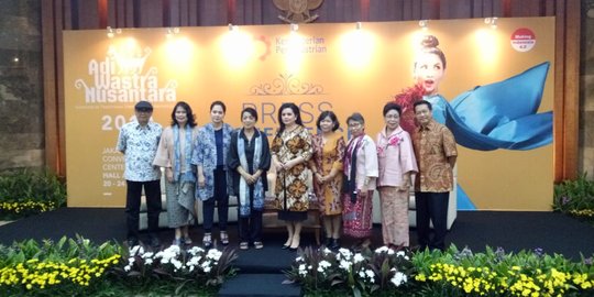 Istri Airlangga Hartarto Gelar Pameran Kain Tradisional Bertema Milenial