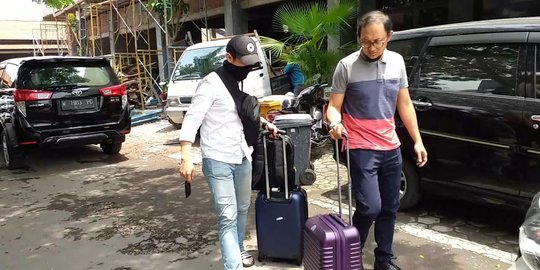 Penyidik KPK Bawa Koper ke Polda Jatim Diduga Terkait OTT Romahurmuziy