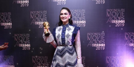 Raih Penghargaan di IMAA 2019, Luna Maya Beri Pesan Khusus