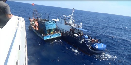 Anak Buah Menteri Susi Kembali Tangkap 2 Kapal Vietnam di Perairan Indonesia