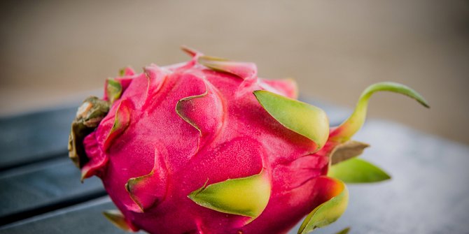 Konsumsi Buah Naga Secara Teratur? Ini 3 Manfaat Kecantikan yang Bisa Didapat