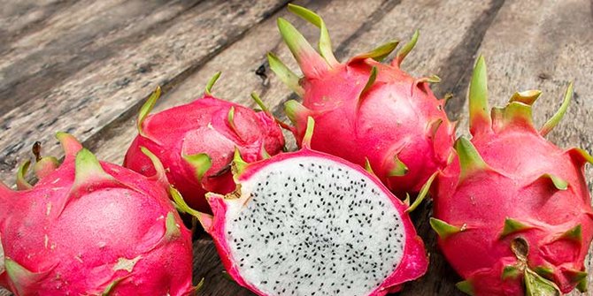 Konsumsi Buah Naga Secara Teratur? Ini 3 Manfaat Kecantikan yang Bisa Didapat