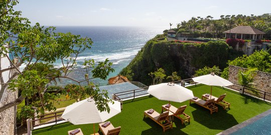 Panorama Samudra Biru di Villa Maiara Bali