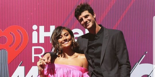 Foto Bareng Pria Bule, Agnez Mo: I Love You Babe