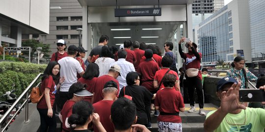 Antusiasme Warga Coba MRT di Akhir Pekan