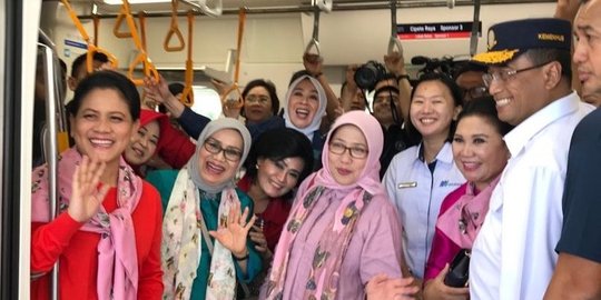 Iriana Jokowi dan Mufidah Kalla Jajal MRT dari Bundaran HI ke Lebak Bulus