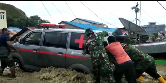 ambulans yang terperosok lumpur rev1