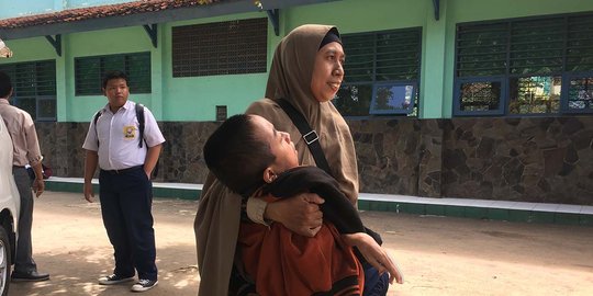 Kisah Inspiratif Fauzan, Penderita Lemah Otot Tetap Semangat Bersekolah