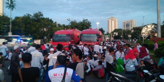 Massa Awak Mobil Tangki Datangi Polres Jakut Tunggu Rekan Diperiksa