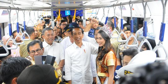 Jokowi Usai Jajal MRT: Tidak Terlambat, Tidak Kejepit di Pintu