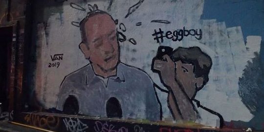 Seniman Melbourne Bikin Mural karena Terinspirasi Keberanian Egg Boy