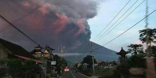 Gunung Agung Kembali Erupsi, Kolom Abu Tak Teramati karena Mendung