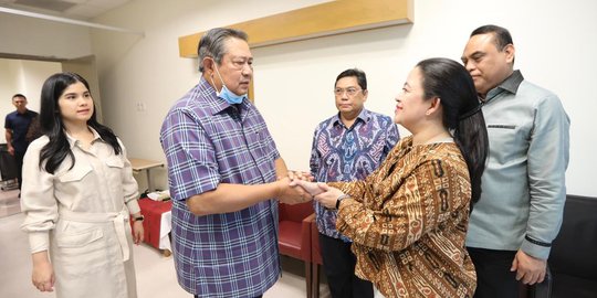 Puan Maharani Besuk Ani Yudhoyono di Singapura