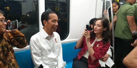 Ditemani Chelsea Islan, Jokowi Kembali Jajal Integrasi Transjakarta dan MRT