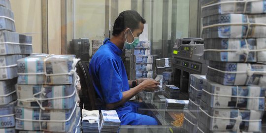 Sempat Menguat, Rupiah Kembali Melemah di Rp 14.163 per USD