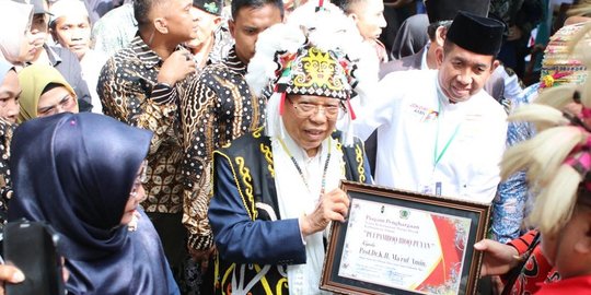 Cerita Ma'ruf Amin Kewalahan Banyak Pendukung Minta Cium Tangan Hingga Pipi