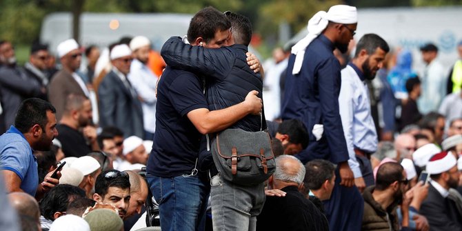 Salat Jumat, Cinta dan Solidaritas Usai Penembakan di Selandia Baru