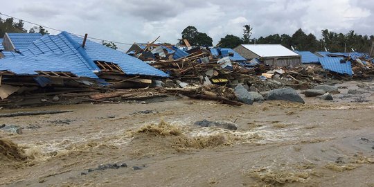 Wagub Papua Minta Warga Tak Jadikan Bencana Banjir Tontonan dan Berswafoto