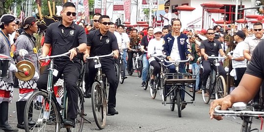 Hadiri Acara Alumni Yogyakarta, Jokowi Gowes Sepeda Satu Setengah Kilometer