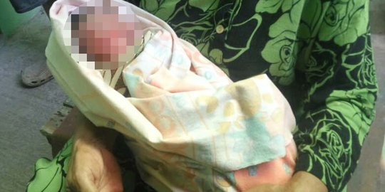 Ditutupi Genteng, Bayi Masih Bertali Pusar Ditemukan di Belakang Rumah Warga