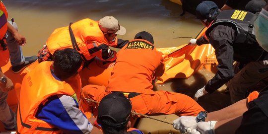 Anak Punk Ditemukan Tewas Mengambang di Sungai Mahakam