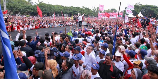 Kampanye di Banyuwangi, Jokowi Pamer Kerja Bangun Bandara sampai Pabrik Kereta