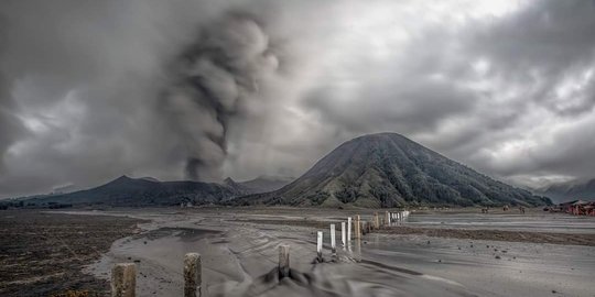 Masih Erupsi, Gunung Bromo Masih Aman Dikunjungi