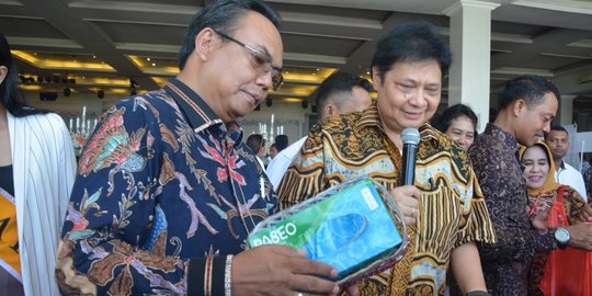 Menperin Airlangga Beberkan Kontribusi Industri Hasil Tembakau ke Negara