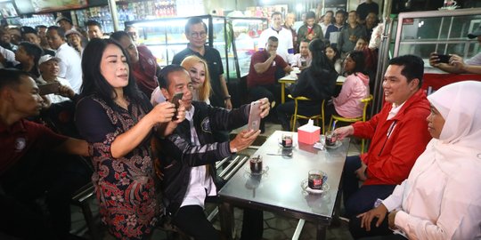 Usai Kampanye di Malang, Jokowi Sempat Ngopi di Warung Bareng Erick Thohir & Luhut