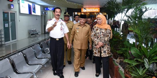 Khofifah Kaji Persyaratan Bandara Abdulrahman Saleh Berstatus Internasional