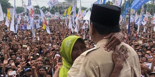 Dipeluk & Dicium Prabowo, Nenek di NTB Ngaku Dikasih Rp 500 Ribu