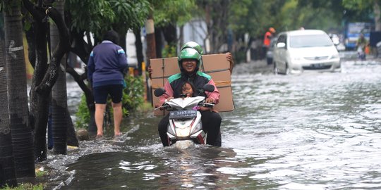 Antisipasi Banjir Susulan, Warga Bangun Bronjong di Pinggir Sungai Kahuripan