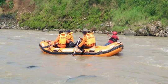 Tim SAR Timika Sisir Perairan Keakwa Cari ABK KM Sinar SGP, Mimika, Papua