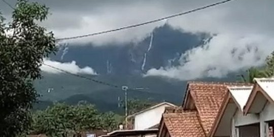 Penjelasan PVMBG Soal Air Terjun dari Puncak Gunung Galunggung