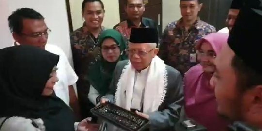 Ma'ruf Amin Minta Rakyat Tunda Liburan Hingga 17 April