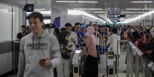 Mengapa MRT Jakarta Tak Menyediakan Tempat Sampah?