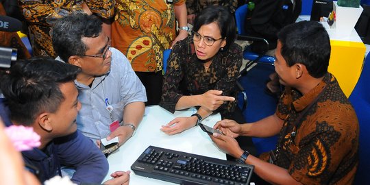 Sri Mulyani Cek Proses Laporan SPT di Kantor Pajak