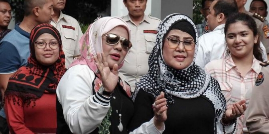 Kakak Dhawiyah Zaida Kecewa Tak Dianggap Keluarga oleh Elvy Sukaesih