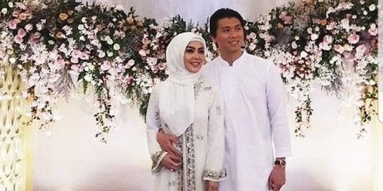 Syahrini dan Reino Barack Gelar Syukuran Bernuansa Serba Putih