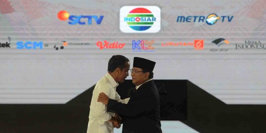 Survei PoliticaWave: Jokowi Unggul Sentimen Positif Netizen di Debat Keempat