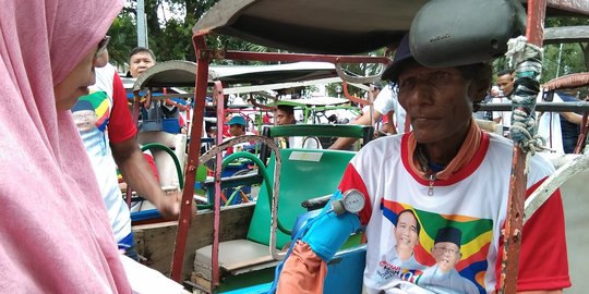 Sebelum Antar Jokowi, Tukang Becak di Makassar Lakukan Tes Kesehatan