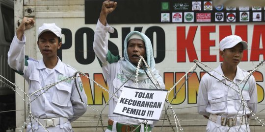 Tolak Kecurangan Pemilu, Forum Umat Islam Geruduk KPU