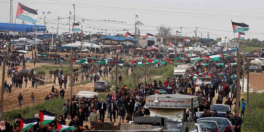 Aksi Warga Palestina Demo Besar-besaran di Perbatasan Israel