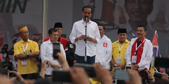 Selain Kampanyekan Tiga Kartu di Makassar, Jokowi Juga Singgung Peran JK